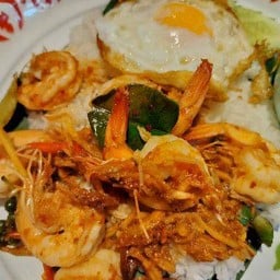 ผัดพริกแกงกุ้ง+ไข่ดาว