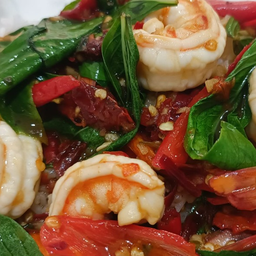 กุ้งผัดพริกใบโหระพา กับข้าว