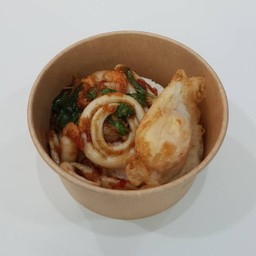 กระเพราทะเลราดข้าว+ไข่ดาว