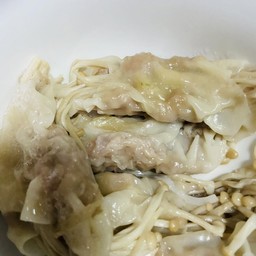 เกี๊ยวเห็ดเข็มทองหมูคำโตๆ