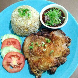 ข้าวผัดไข่ ไก่ย่าง น้ำจิ้มแจ่ว
