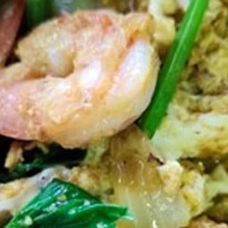 ผัดผงกระหรี่ทะเล กับข้าว