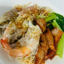 บะหมี่หมูแดงและเกี๊ยวแบบแห้ง