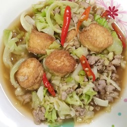 ผัดกระหล่ำปลีเต้าหู้ไข่ (กับข้าว)