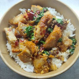 ข้าวราดกระเพราหมูกรอบ