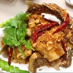 ปลากระพงทอดราดซอสมะขาม