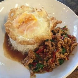 ข้าวผัดกระเพราหมูสับ