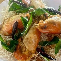 หมี่กรอบกุ้งซอสมะขาม