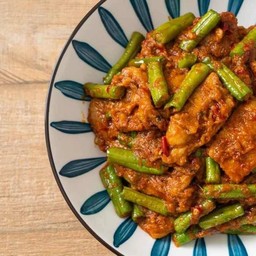 ผัดพริกแกงหมู