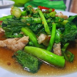 ข้าวผัดคะน้า หมูชิ้น