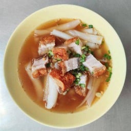 ก๋วยจั้บ หมูกรอบล้วน