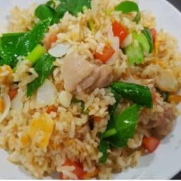 ครัวแม่อ้อย (ข้าวสามชั้นทอด ปีกไก่ อาหารตามสั่ง) บางเมือง
