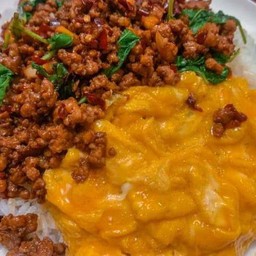 ข้าวกระเพราไข่ข้น