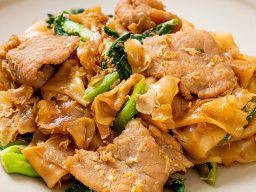 ผัดซีอิ้วหมูหมัก