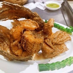 ปลากระพงทอดราดน้ำปลา