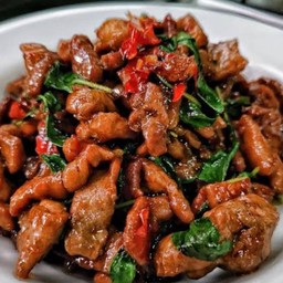 กระเพราหมูทอด +ข้าว มาเเรง