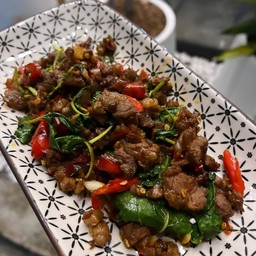 กะเพราเนื้อโคขุน กับข้าว Stir fried beef