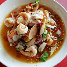 ยำไส้กรอก