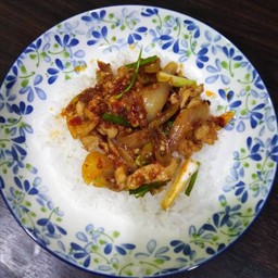 ข้าวราดพริกเผาเนื้อ