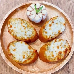 Cheese Garlic Bread Sticks (ขนมปังกระเทียมชีส)
