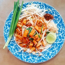 ผัดไทยเส้นจันทน์ Vegan