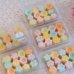 วุ้นกะทิมะพร้าวน้ำหอม ดอกจิ๋ว 12 ชิ้น