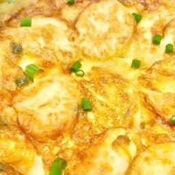 ข้าวหน้าไข่เจียวเต้าหู้ไข่โรยต้นหอม
