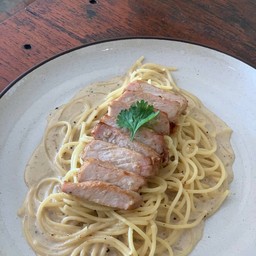 สปาเก็ตตี้คาโบนาร่าหมูย่าง