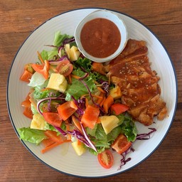 สลัดไก่ย่างซอสบาบีคิว