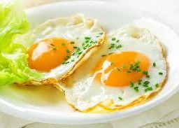 ข้าวไข่ดาวพร้อมซอส