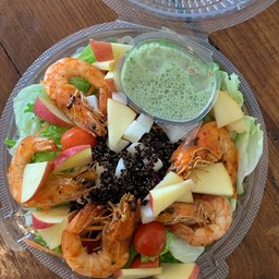 สลัดกุ้งย่าง+แอปเปิล
