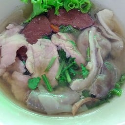 พิเศษ ต้มเลือดหมู