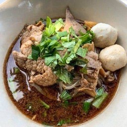 ก๋วยเตี๋ยวหมูน้ำตก พิเศษ