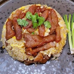 ข้าวผัดหมูแดดเดียว