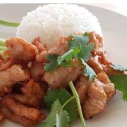 ข้าวหมูทอดกระเทียม