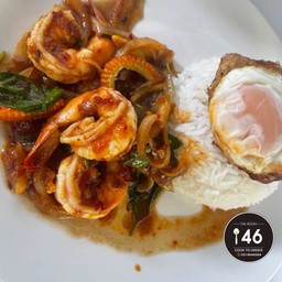 ผัดพริกเผากุ้ง ราดข้าว