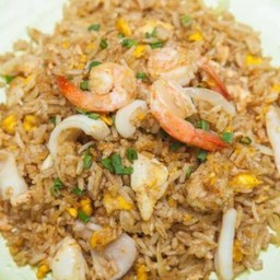 ข้าวผัดรวมมิตร(หมึกกุ้ง)