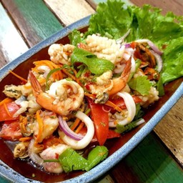ครัวข้าวยำตำแซ่บ กำแพงดิน