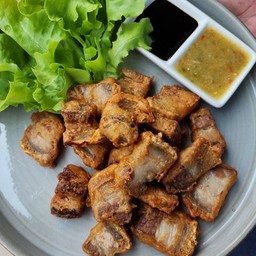 หมูกรอบทอดน้ำปลา