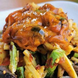 ตำหน่อไม้หอยดอง