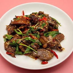 หมูกรอบผัดกระเพรา