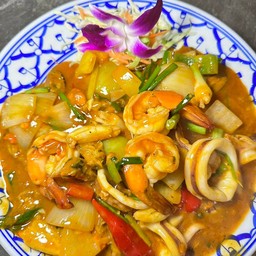ทะเลผัดไข่เค็ม