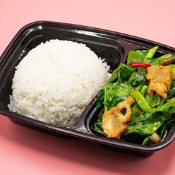 คะน้าหมูกรอบราดข้าว