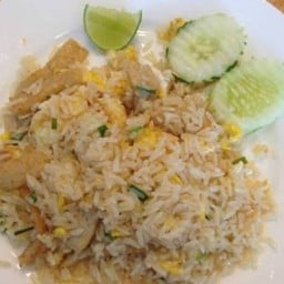 ข้าวผัดหมูยอ