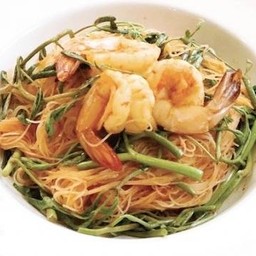 เส้นหมี่ผัดกระเฉดกุ้ง