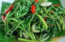 ข้าวกระเฉดหมูนุ่ม