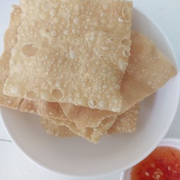 แผ่นเกี๊ยวทอดกรอบ