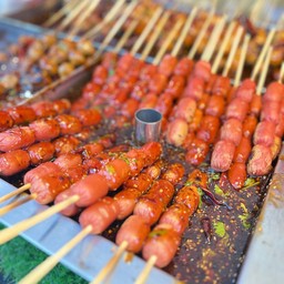 ลูกชิ้นแดงย่าง