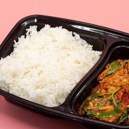 เนื้อผัดเผ็ดราดข้าว