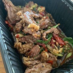 ผัดจังโก้เนื้อเสือร้องไห้ - เป็นกับ